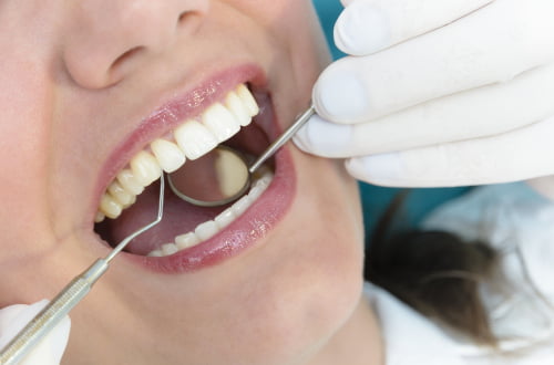 Dental consultation for gum disease treatment in Vaughan clinic